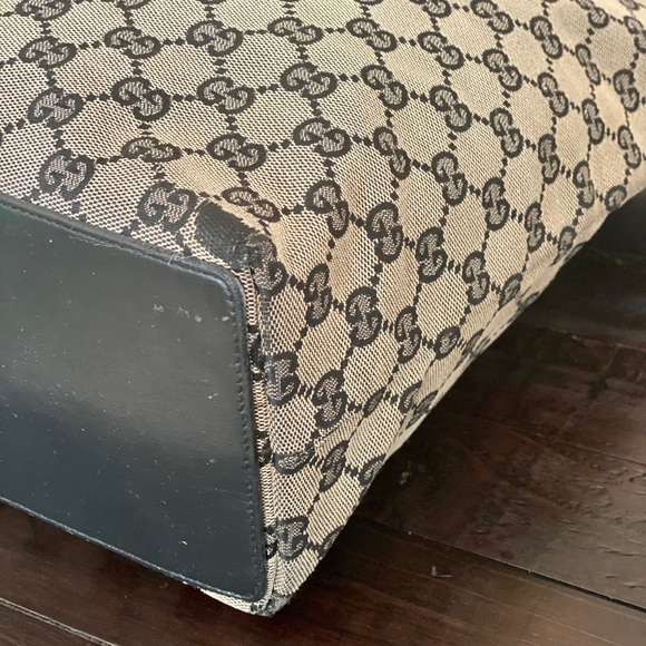 ❌❌SOLD❌❌ Authentic Gucci Tote bag - Picture 8 of 15